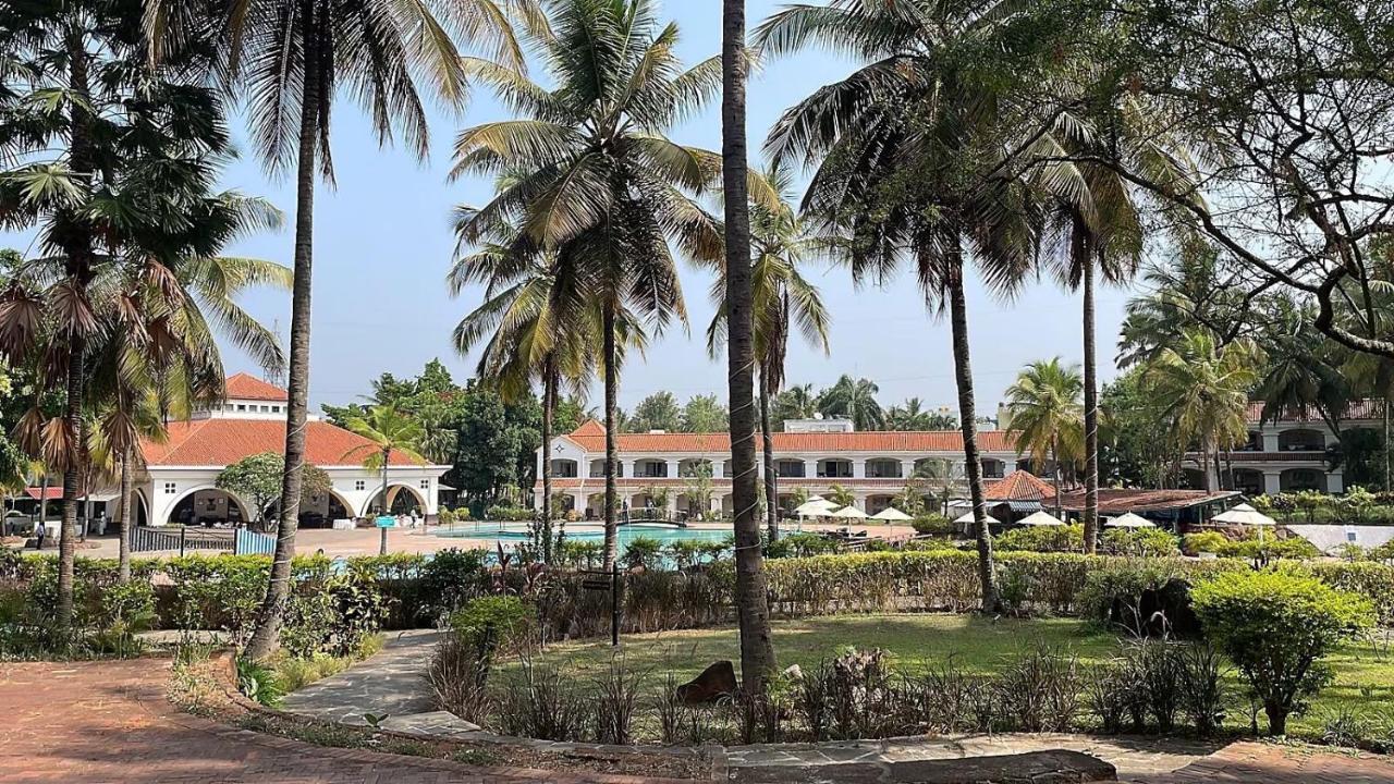 Golden Palms hotel y Spa Bangalore Chik Bānavar Exterior foto